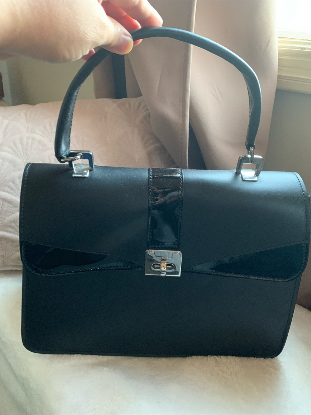 Tosca Blu

Classic -Black Top-Handle Leather Bag

Made in Italy